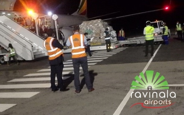 L’équipe de Ravinala Airports à l’aéroport d’Antananarivo se mobilise pour le traitement des vols cargo et vols spéciaux